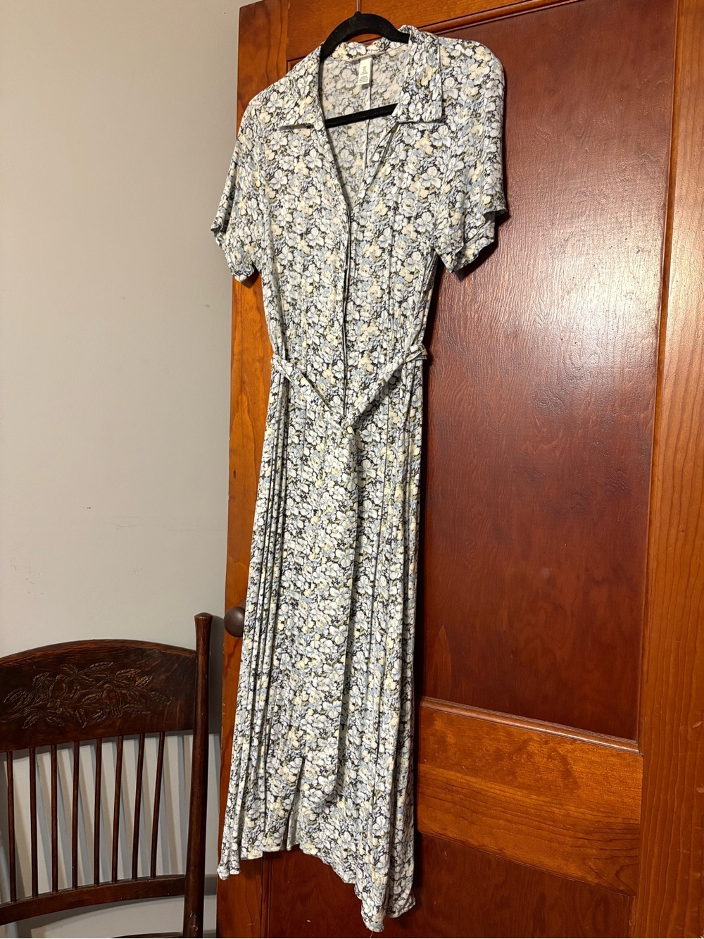 H&M Floral Short-Sleeve Button-Front Maxi Dress in Light Blue and Cream